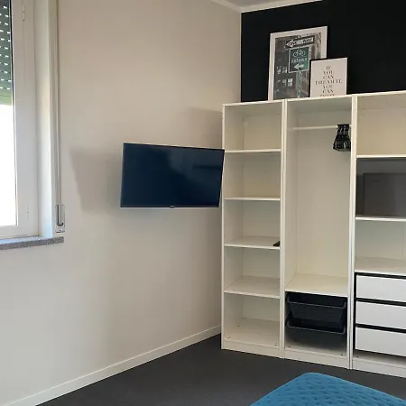 Skyline Apartment *