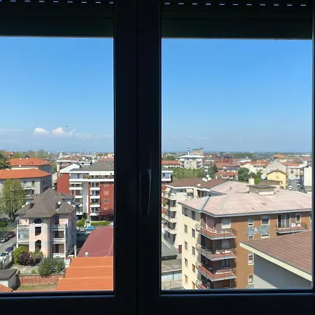 Skyline Apartment *